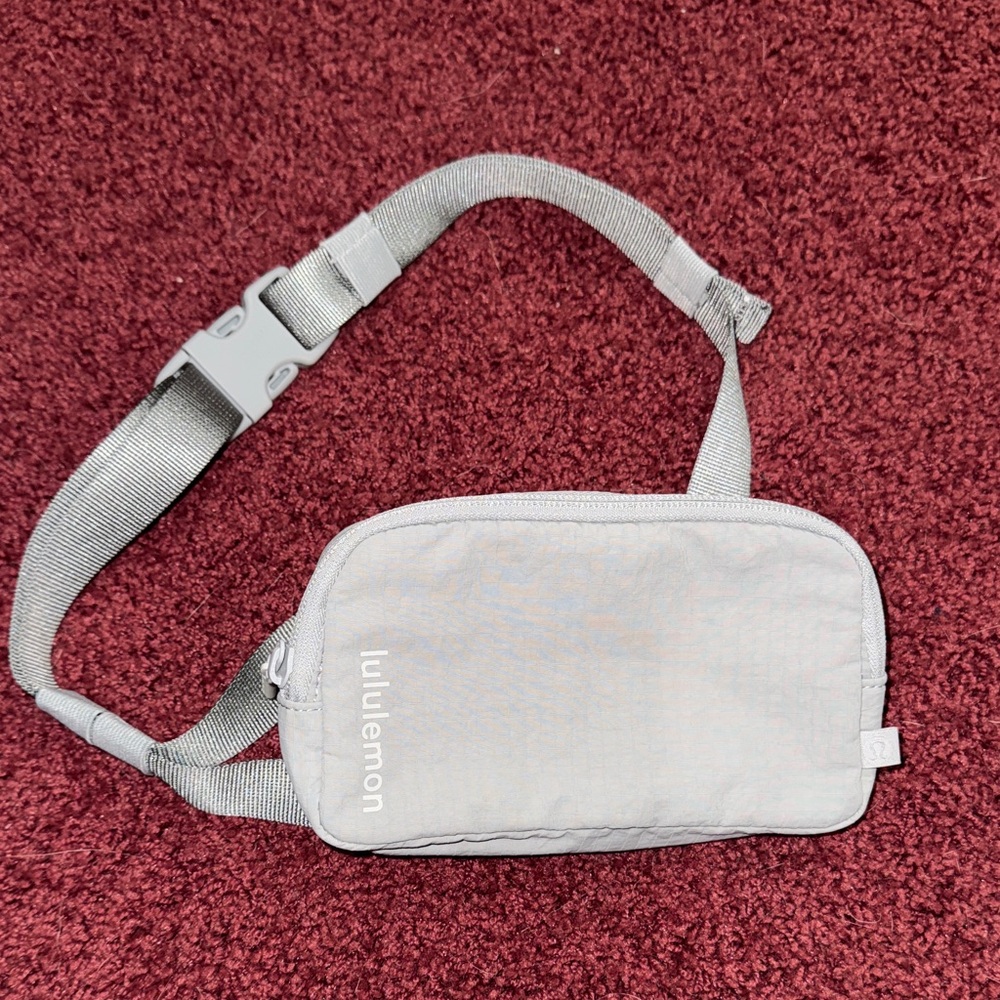 Lululemon Gray Belt Bag mini